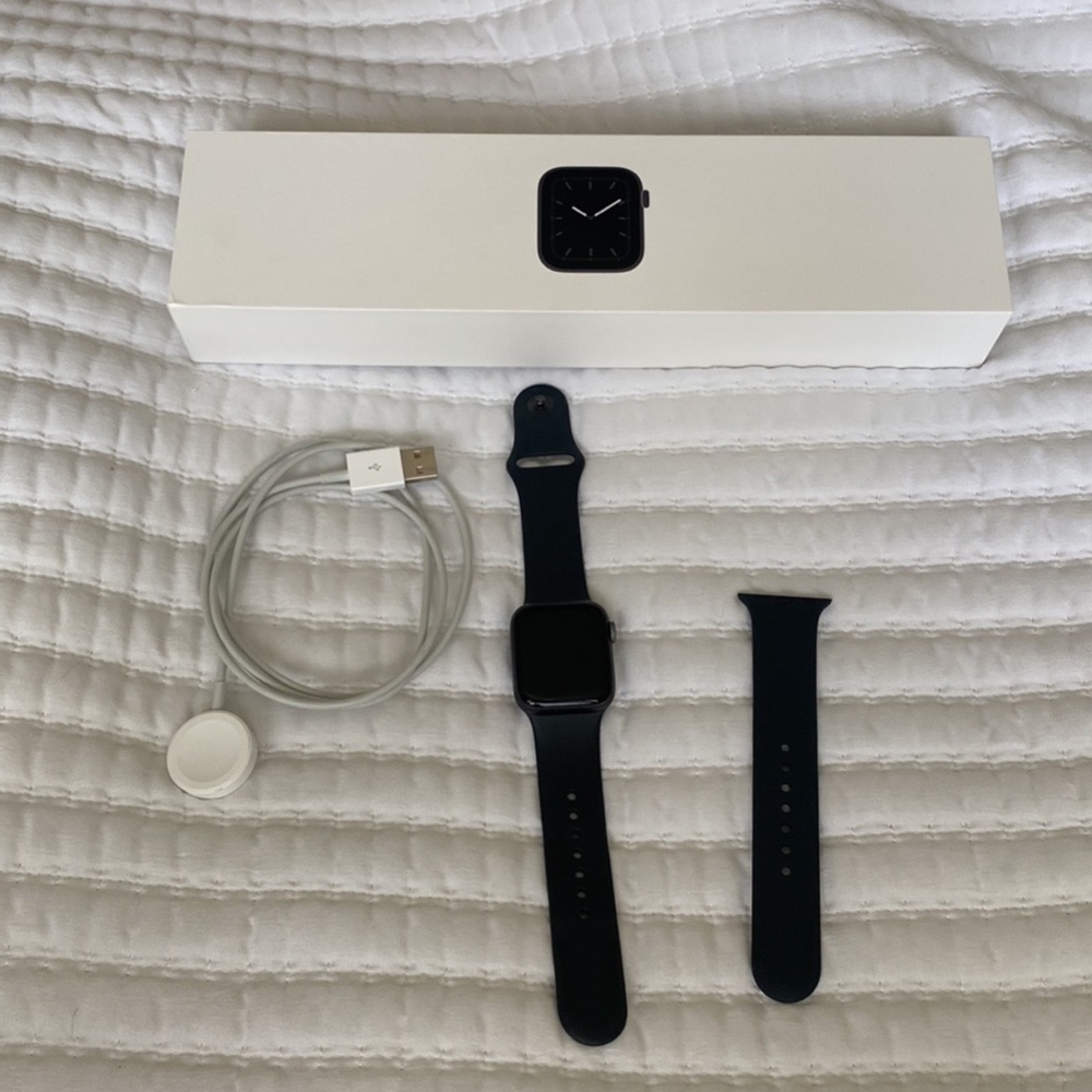 Series 5 Apple Watch 40MM